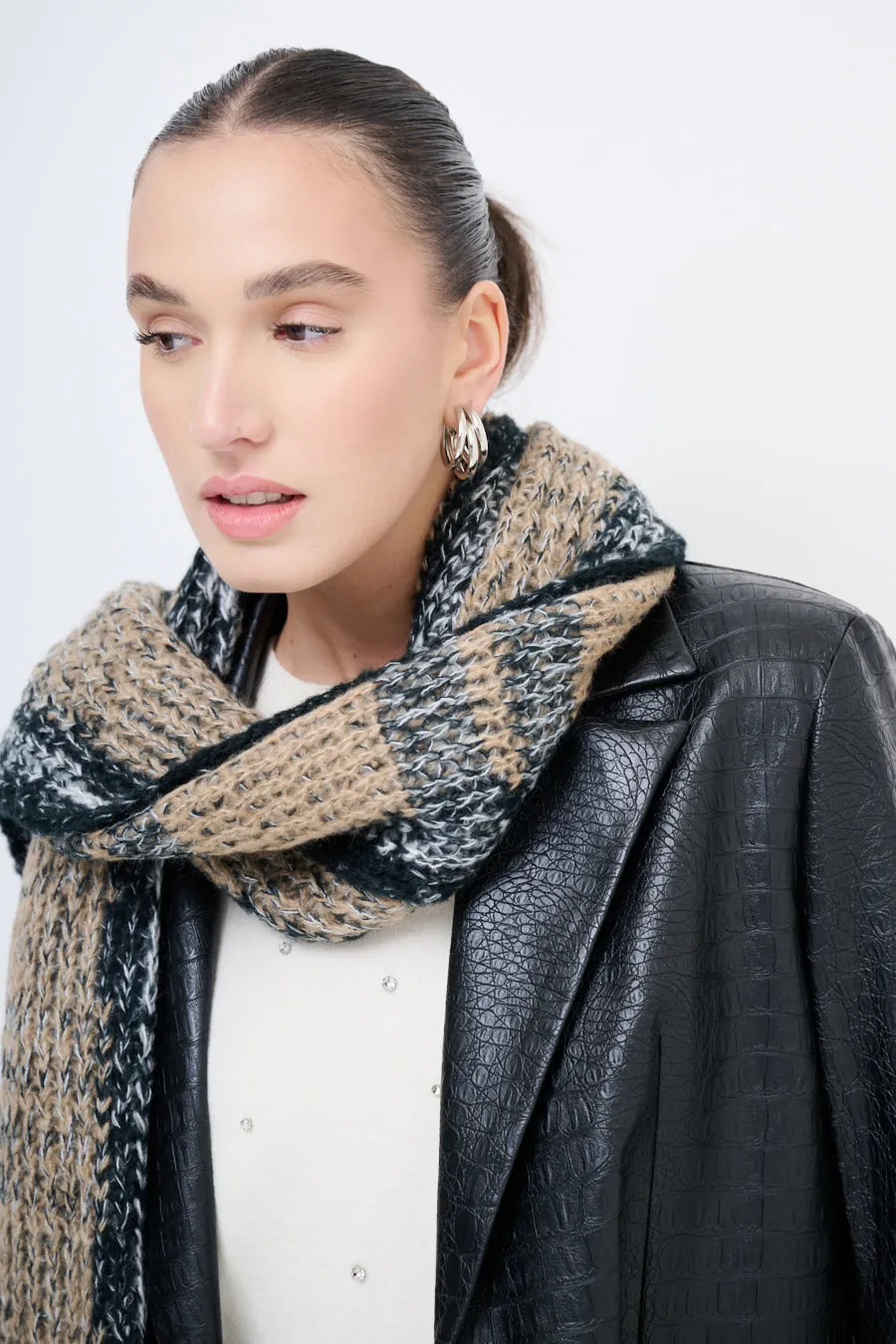 Knitted fringed scarf with cozy texture wholesale