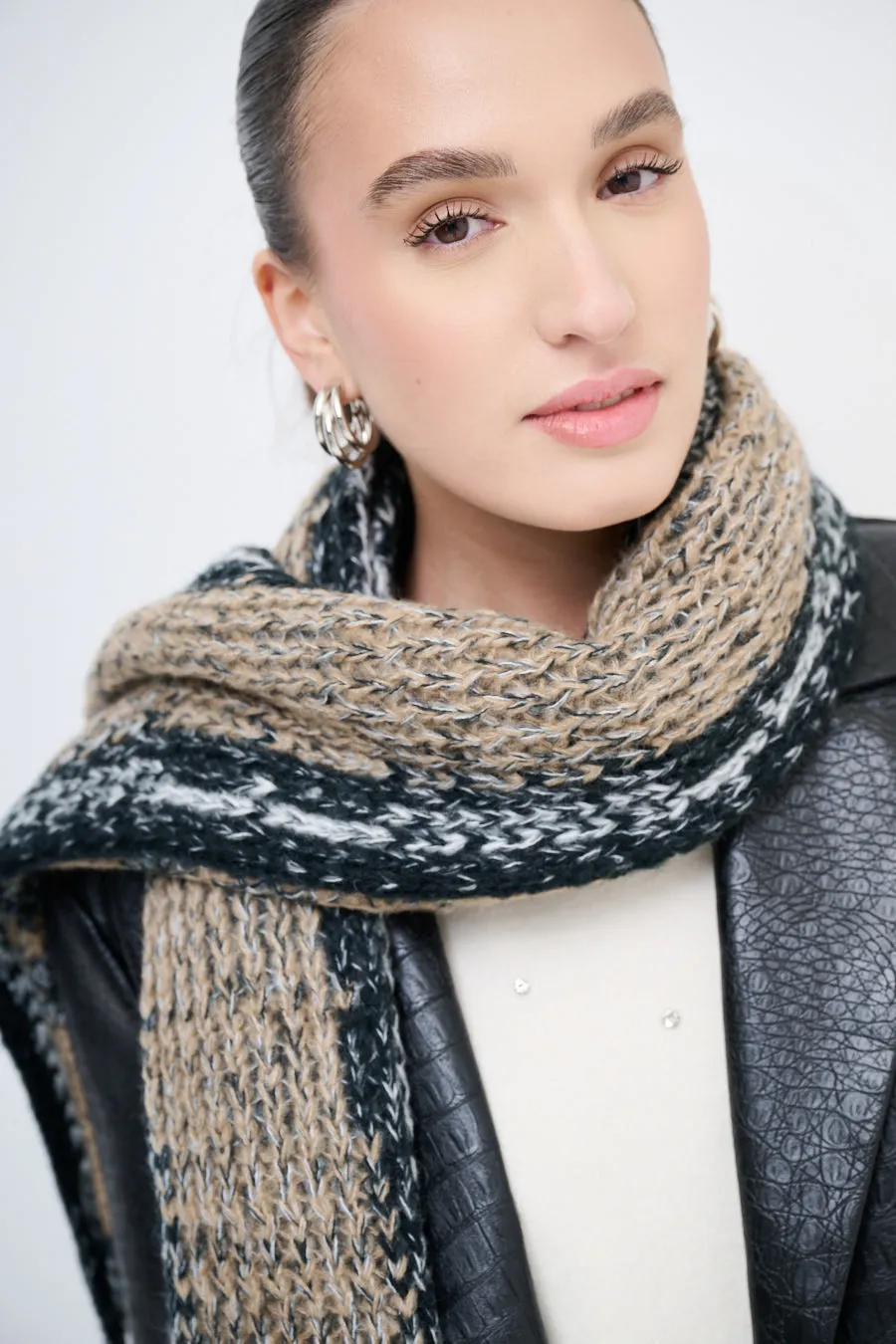 Knitted fringed scarf with cozy texture wholesale