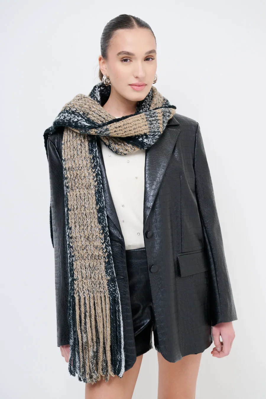 Knitted fringed scarf with cozy texture wholesale