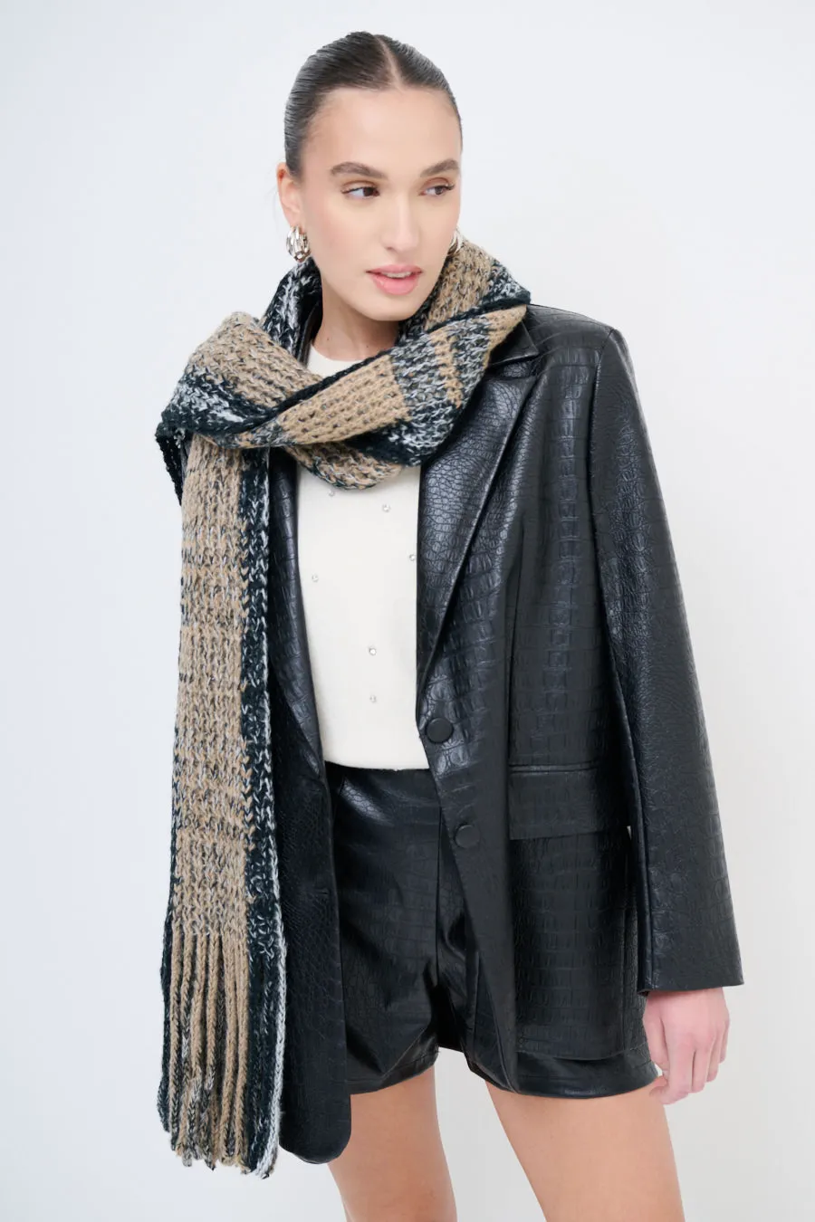 Knitted fringed scarf with cozy texture wholesale