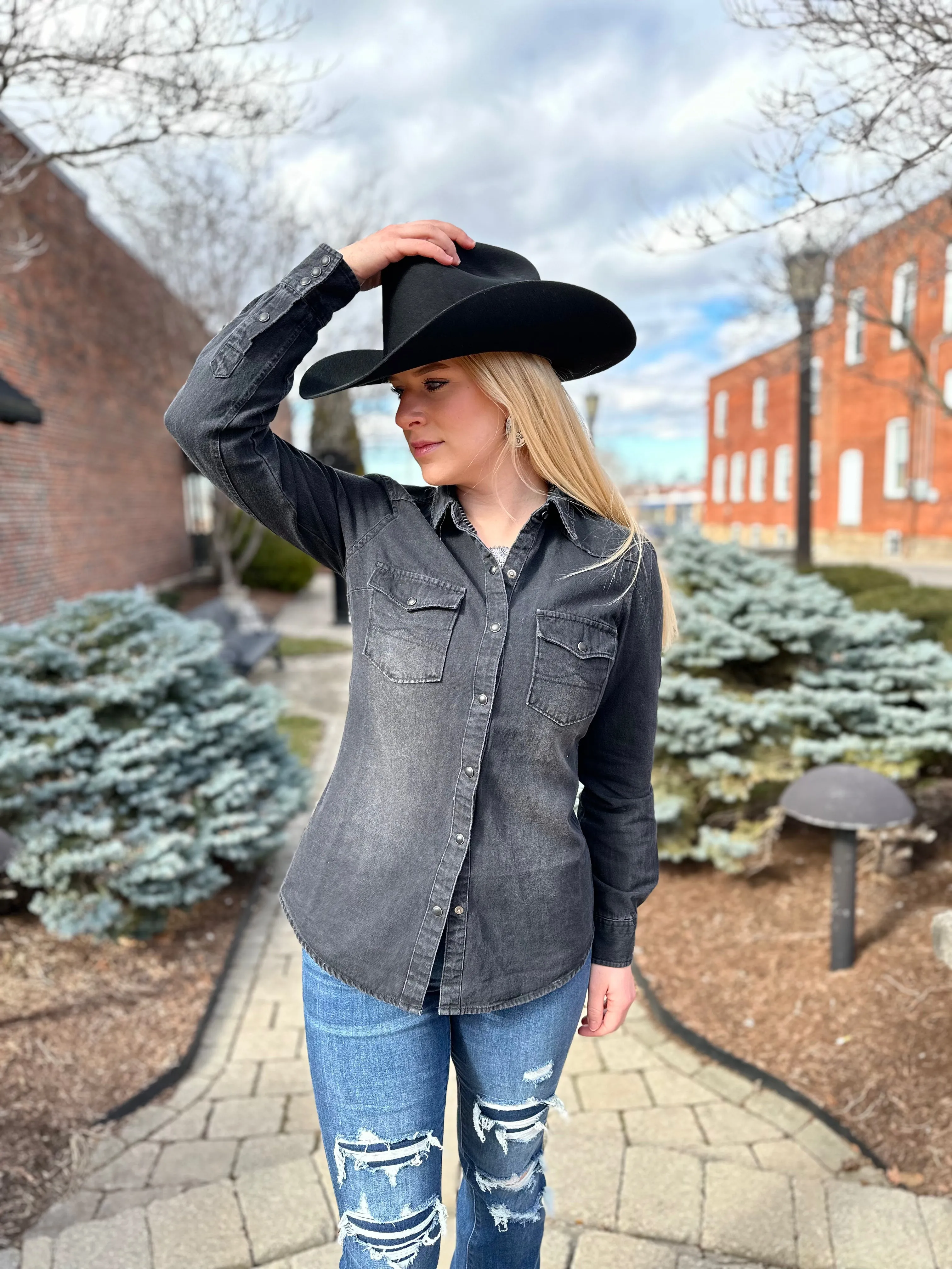 Rock and Roll Cowgirl Women's Rough Stock Black Denim Long Sleeve Snap Up Western Shirt BWN2S03703