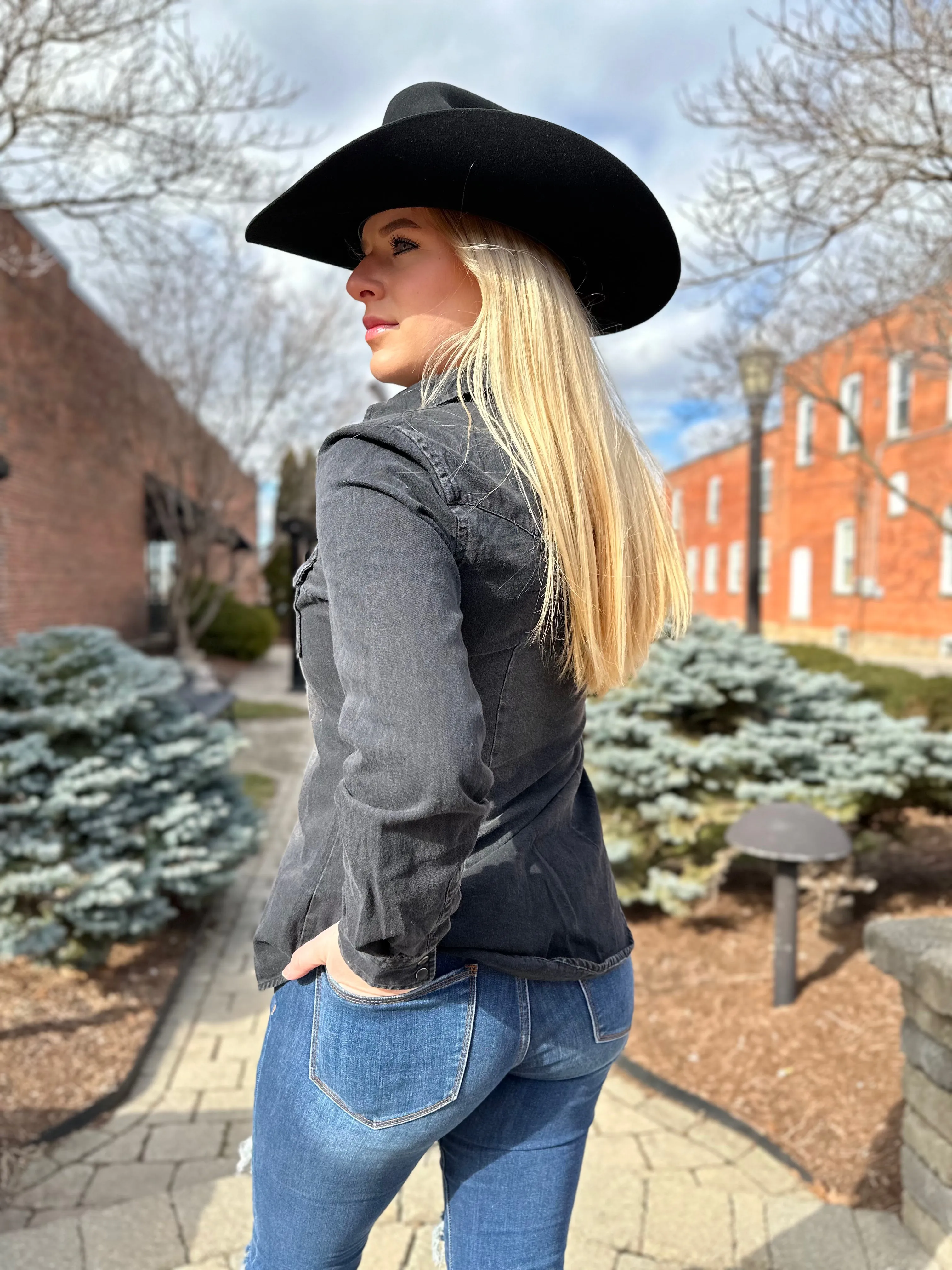 Rock and Roll Cowgirl Women's Rough Stock Black Denim Long Sleeve Snap Up Western Shirt BWN2S03703